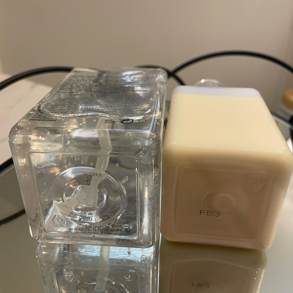 Clinique Bundle - Dramatically Different Jelly + Lotion - Picture 5 of 6